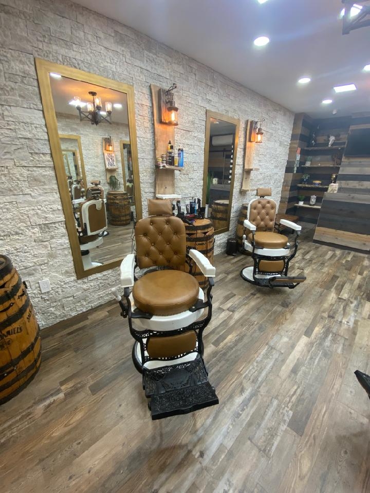 How do Dominican hair salons prioritize hair health and hydration in their services?